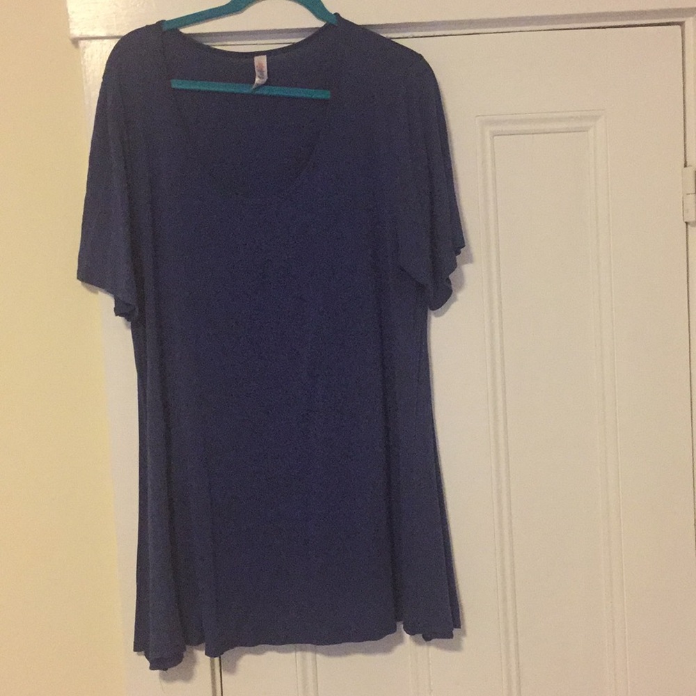 2x Lularoe Perfect tee